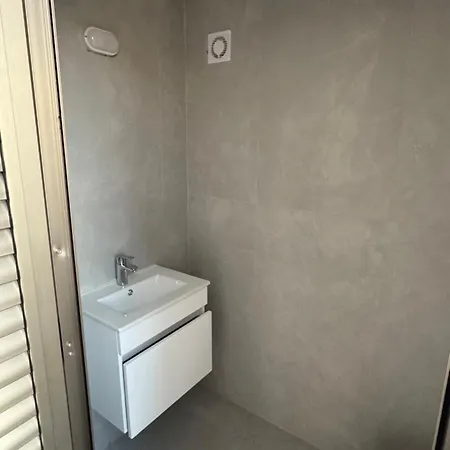 아파트 Brandnew Rooftop Flat Near Mall 라르나카