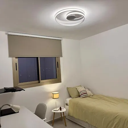 Brandnew Rooftop Flat Near Mall 아파트 라르나카