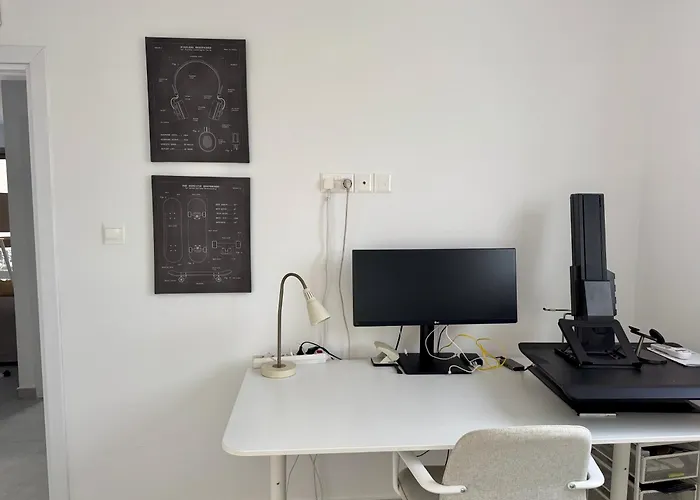 Brandnew Rooftop Flat Near Mall *