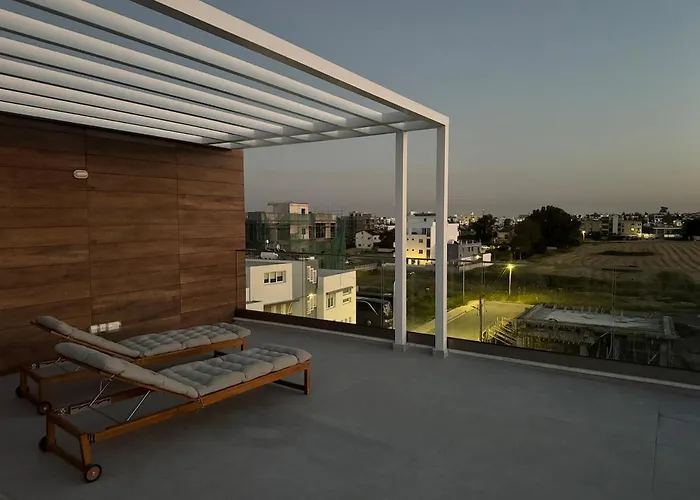 Brandnew Rooftop Flat Near Mall *