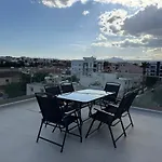 Brandnew Rooftop Flat Near Mall 라르나카